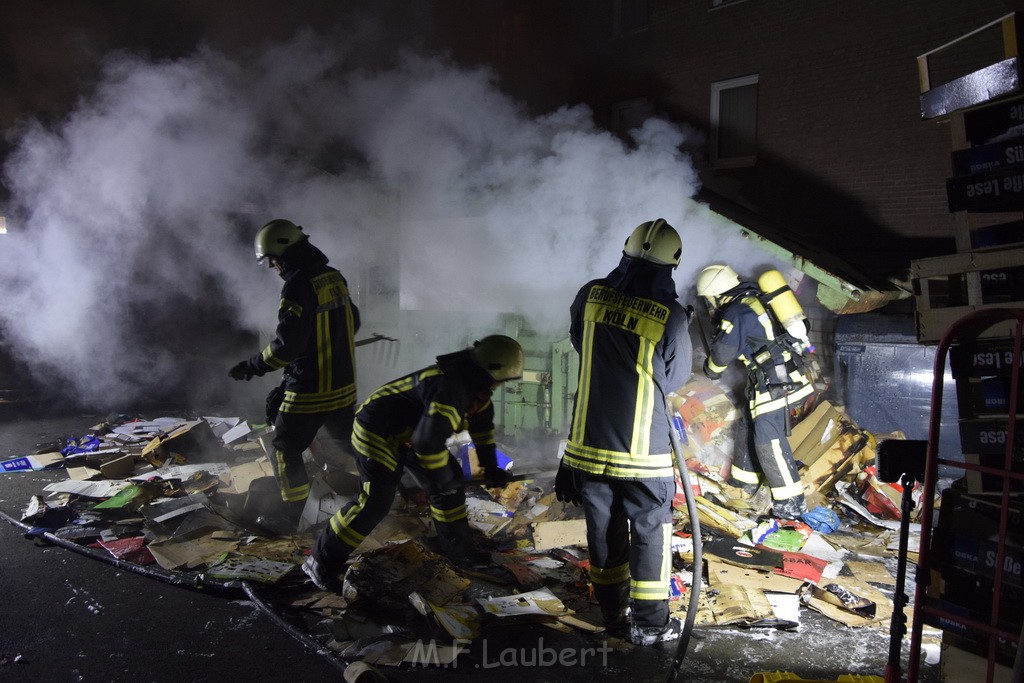 Feuer Papp Presscontainer Koeln Hoehenberg Bochumerstr P282.JPG - Miklos Laubert